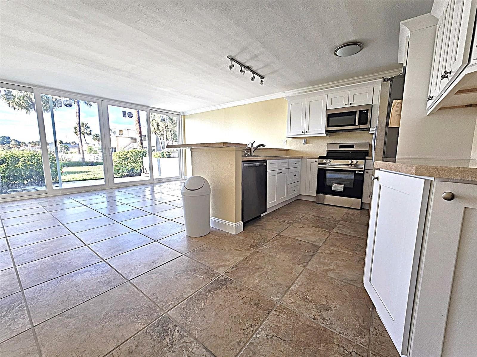 kitchen.1 - 2424 W TAMPA BAY BLVD #I102, TAMPA