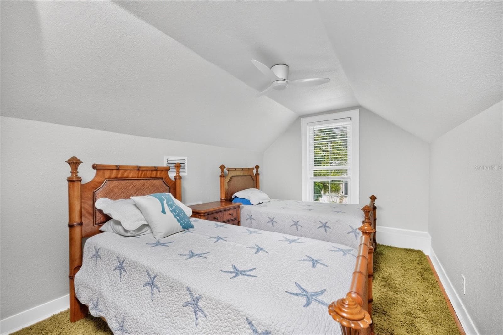 3rd floor harbor view room in back of house - 502 W MARION AVE, PUNTA GORDA