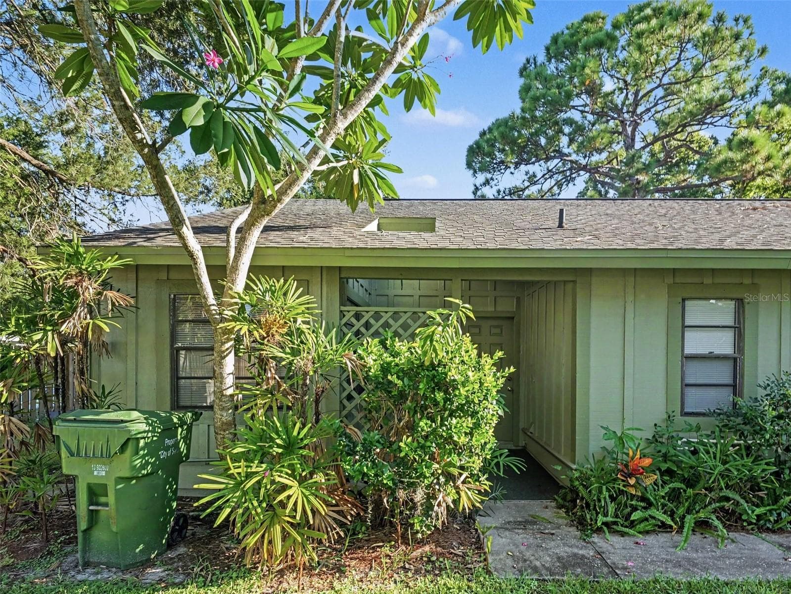 Half Duplex at 5031 BARRINGTON CIR #601, SARASOTA, photo 3 of 22