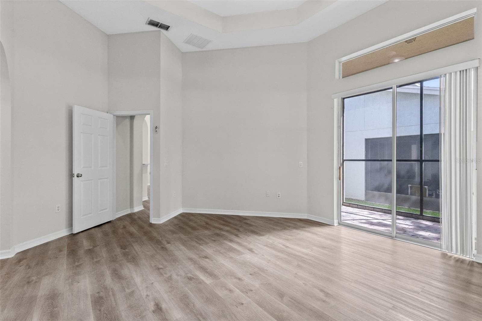 Master bedroom with slider to lanai - 2900 BONITA CIR, KISSIMMEE