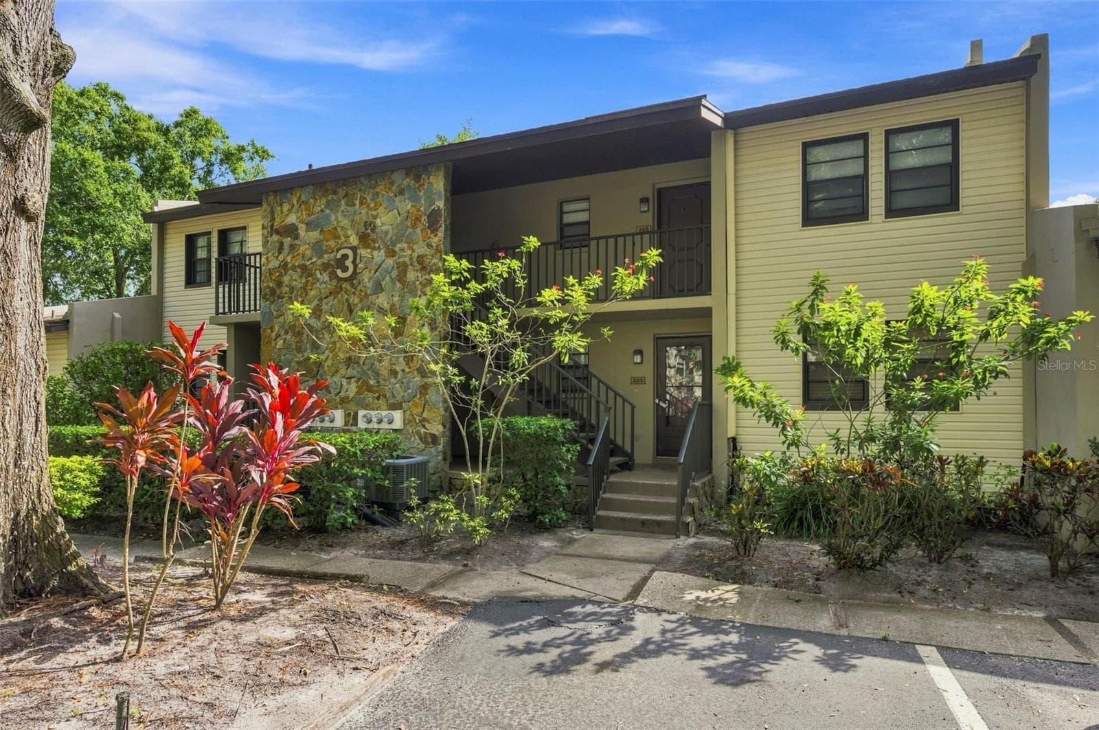 1000 TARPON WOODS BLVD #302
