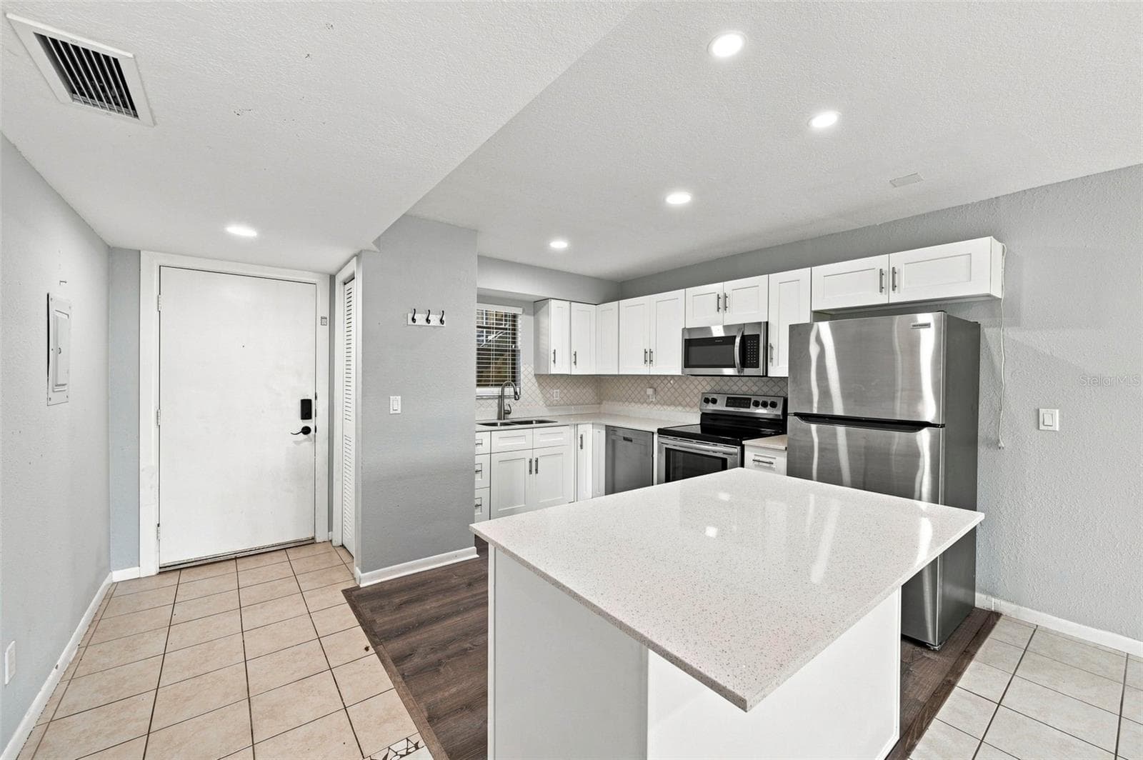 Condominium at 1000 TARPON WOODS BLVD #302, PALM HARBOR, photo 9 of 60