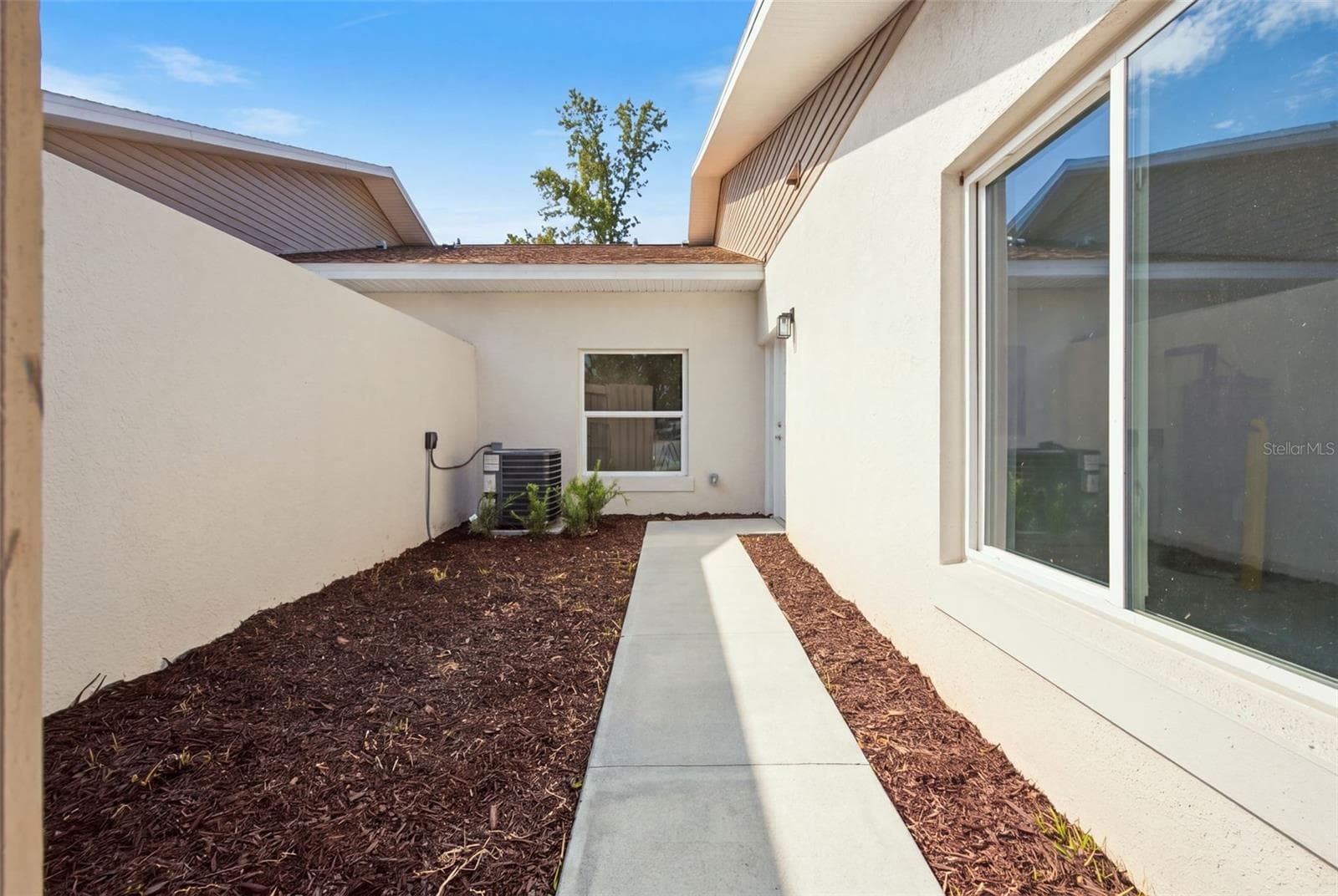 Townhouse at 1411 OAK PL #C, APOPKA, photo 2 of 30