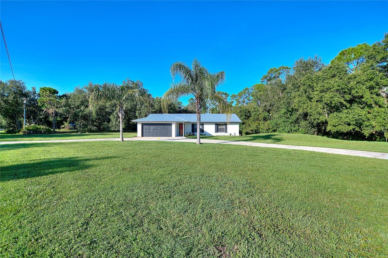 WIDE ANGLE CIRCULAR DRIVE FOR ALL THE CARS - 2501 PLUMOSA DR, LAKE WALES