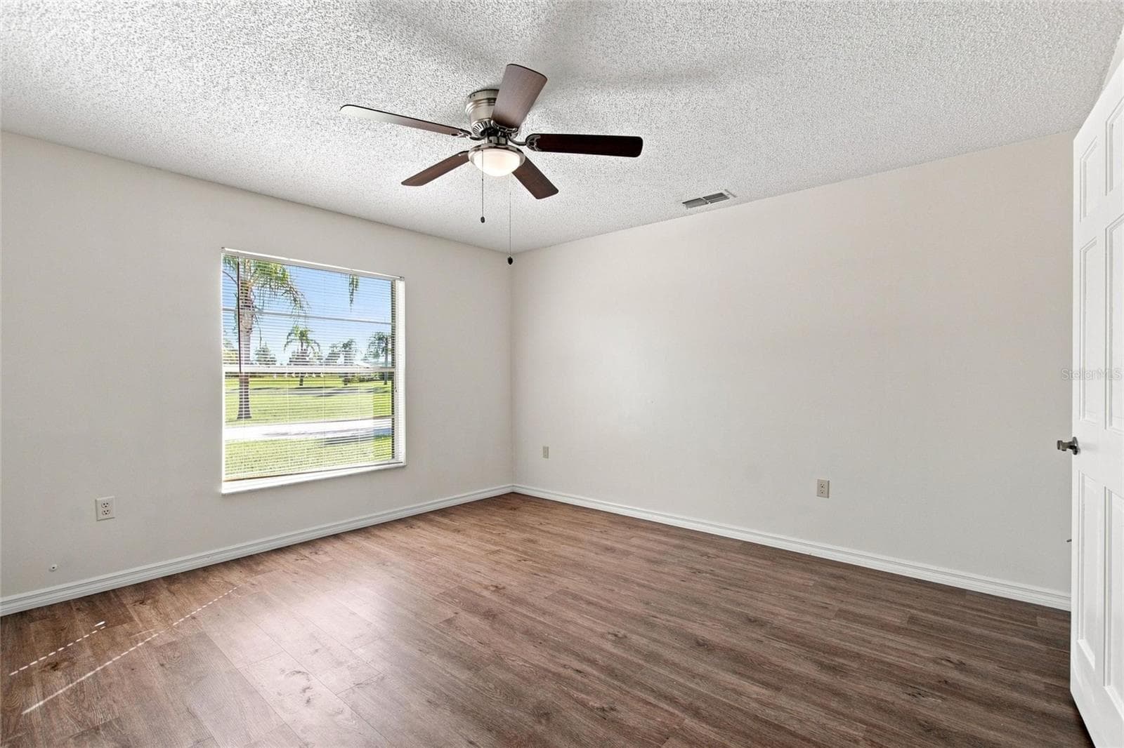 BEDROOM 2 WITH NEW LUXURY VINYL FLOORING - 2501 PLUMOSA DR, LAKE WALES
