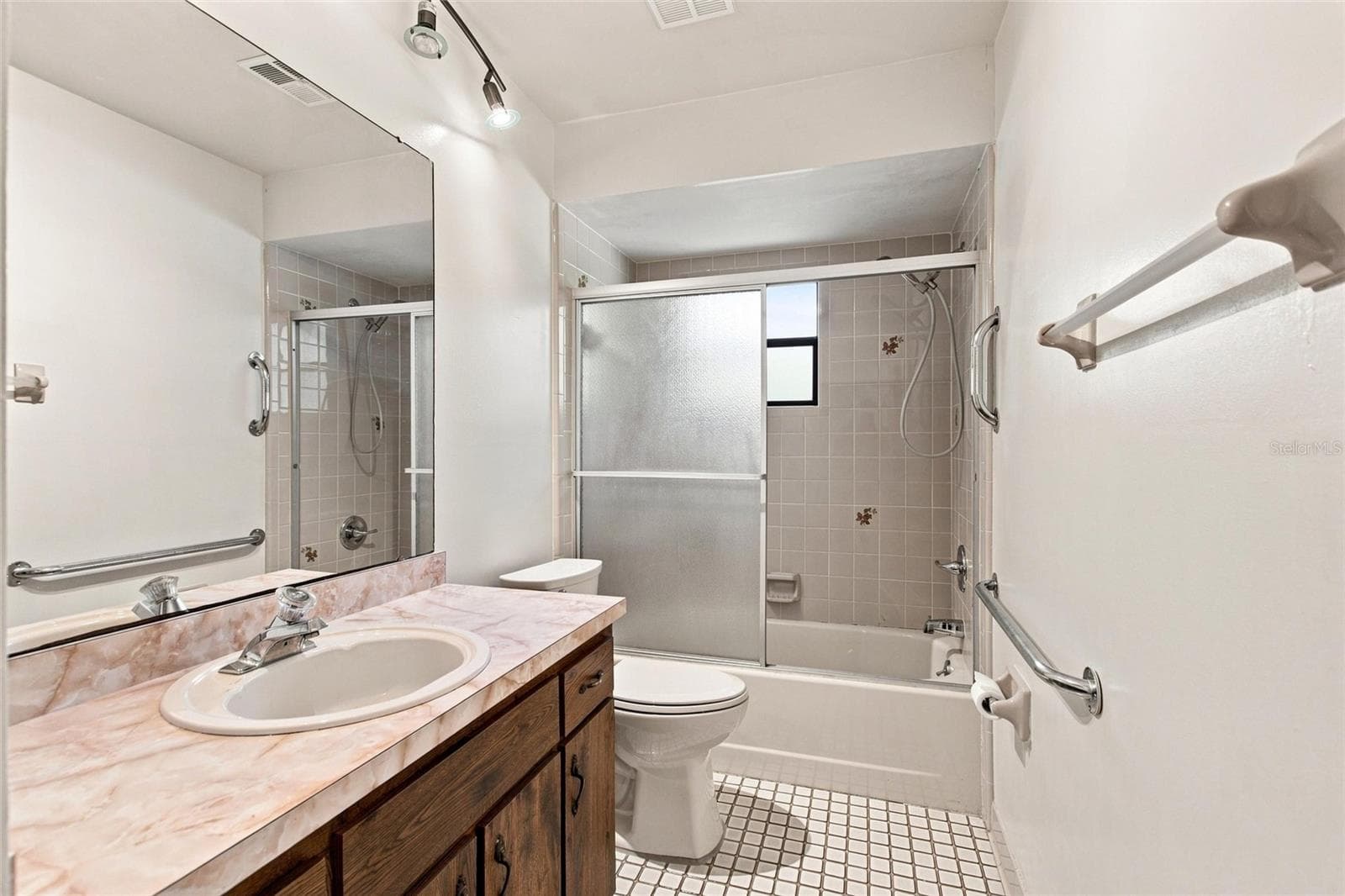 SECOND GUEST BATH - 2501 PLUMOSA DR, LAKE WALES