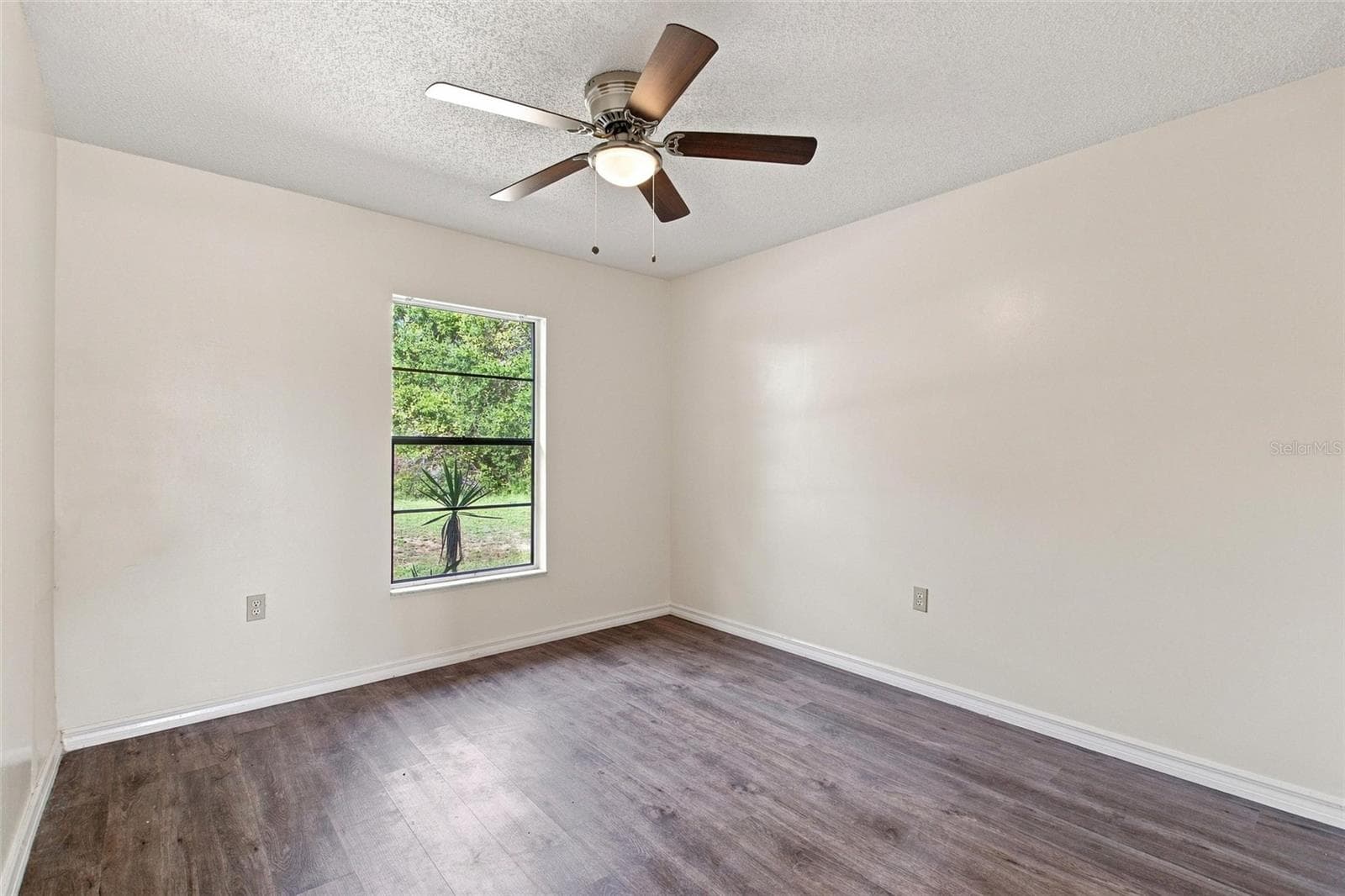 BEDROOM 3 WITH NEW LUXURY VINYL FLOORING - 2501 PLUMOSA DR, LAKE WALES