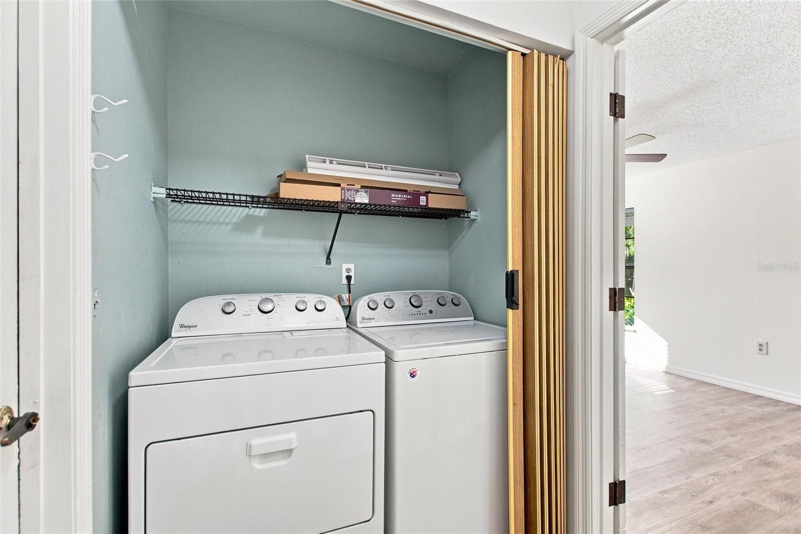 LAUNDRY ROOM WITH WASHER AND DRYER - 2501 PLUMOSA DR, LAKE WALES