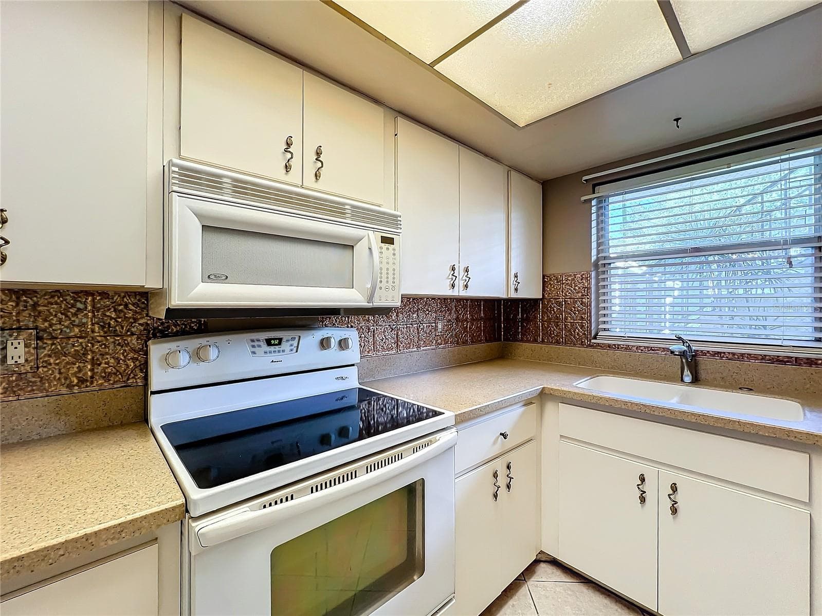 Kitchen - 509 PARKDALE MEWS #509, VENICE