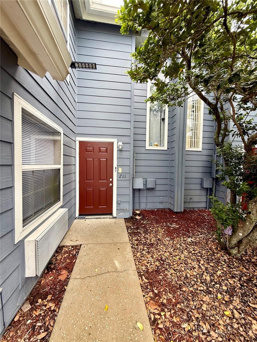Townhouse at 211 CARIBBEAN DR, DAVENPORT, photo 2 of 2