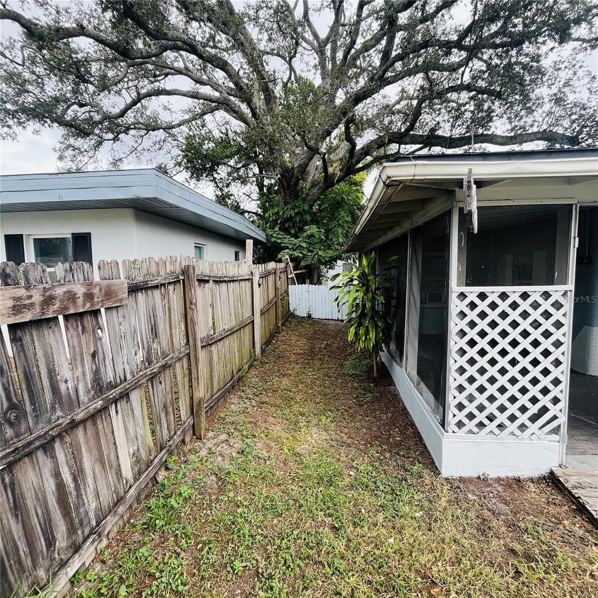 Single Family Residence at 920 E SENECA AVE, TAMPA, photo 24 of 32