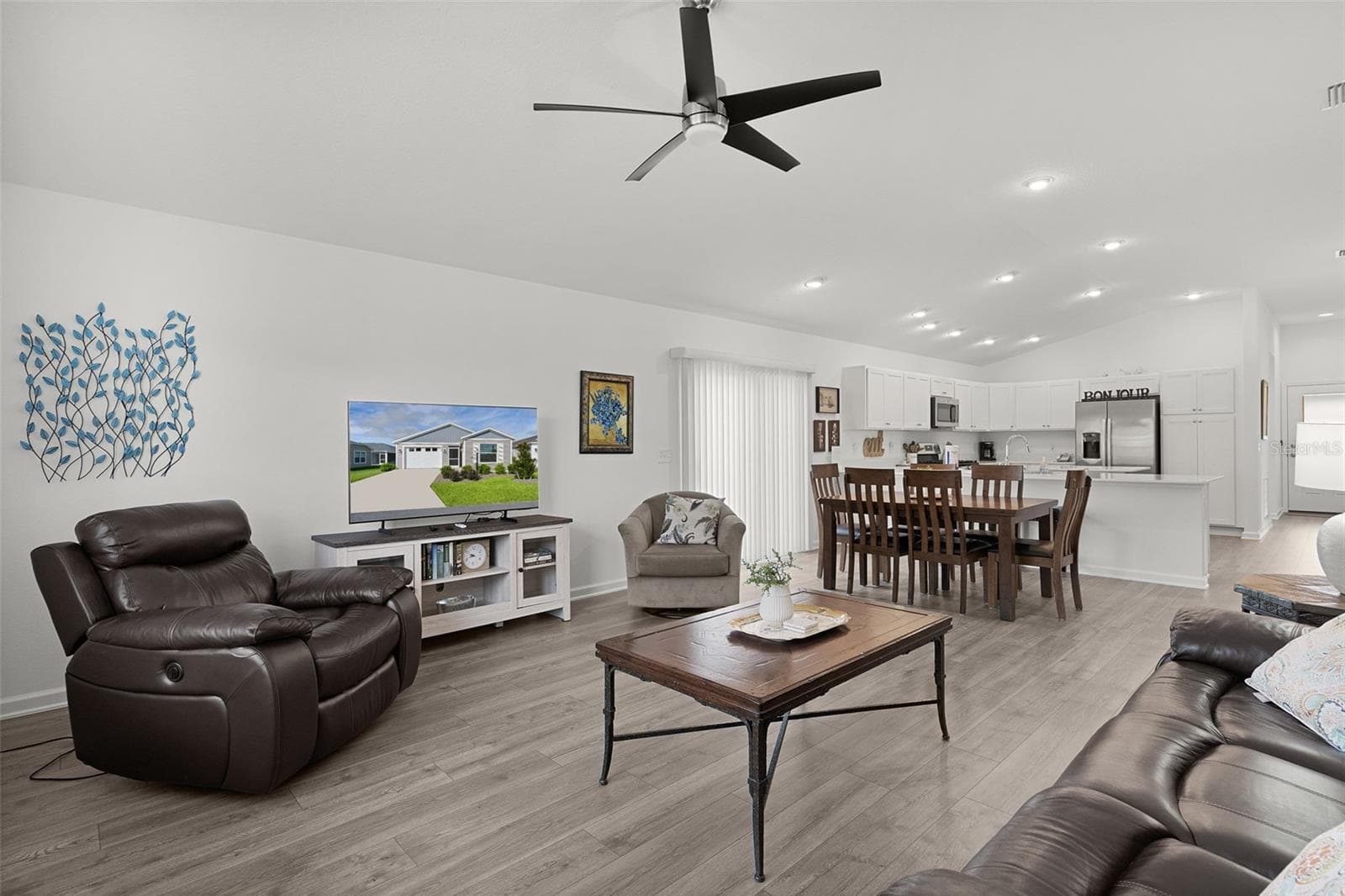 Villa at 6558 HERR CT, THE VILLAGES, photo 10 of 43