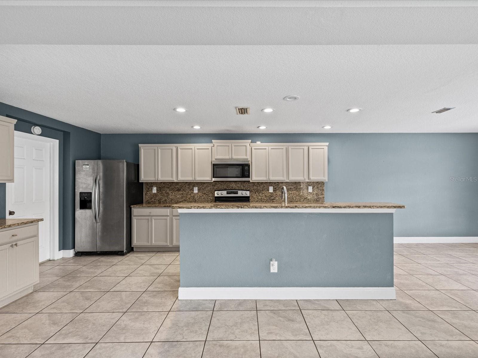 Single Family Residence at 7335 BRIDGEVIEW DR, WESLEY CHAPEL, photo 15 of 90