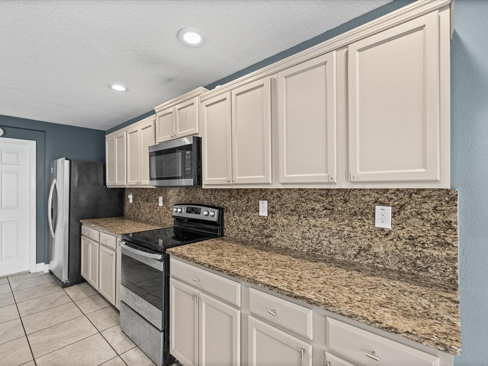 Single Family Residence at 7335 BRIDGEVIEW DR, WESLEY CHAPEL, photo 16 of 90