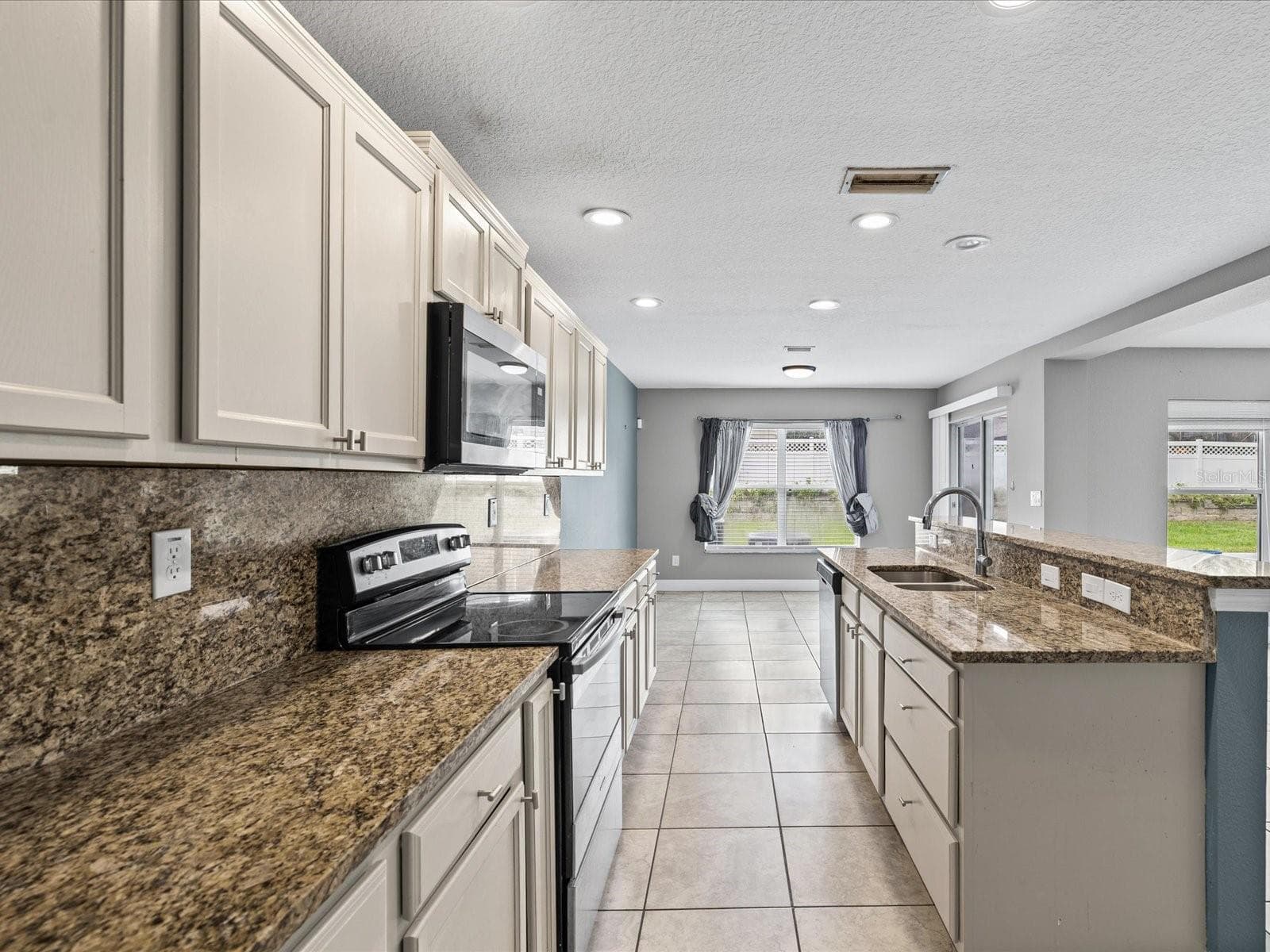 Single Family Residence at 7335 BRIDGEVIEW DR, WESLEY CHAPEL, photo 17 of 90