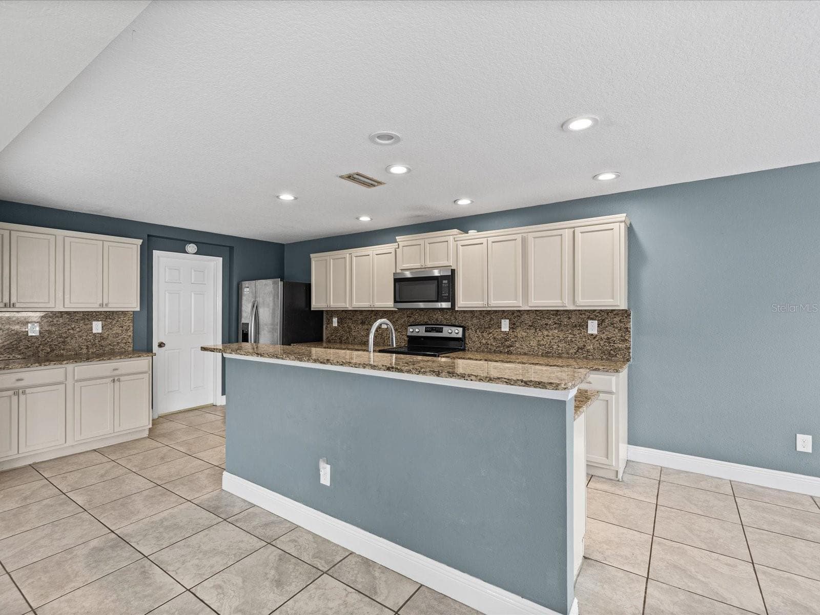 Single Family Residence at 7335 BRIDGEVIEW DR, WESLEY CHAPEL, photo 20 of 90