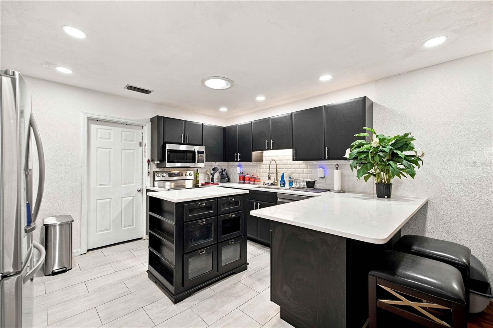Kitchen - 3610 NE 16TH PL, OCALA