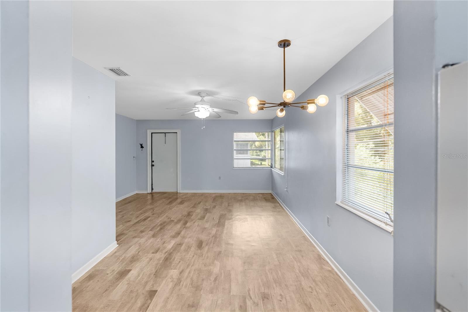 Living area - 6050 21ST ST N #20, ST PETERSBURG