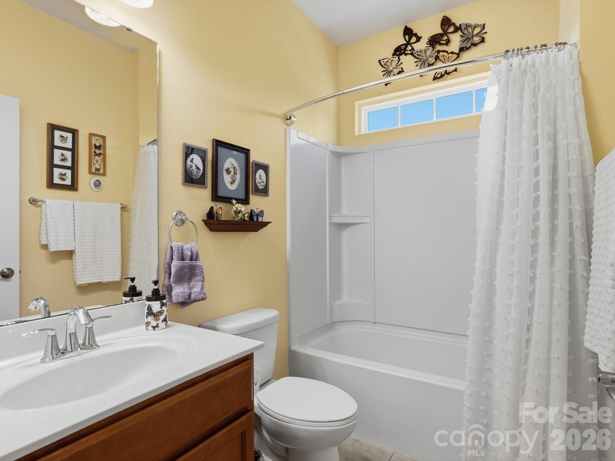 Single Family Residence at 247 Fordham Court, Lancaster, photo 7 of 44