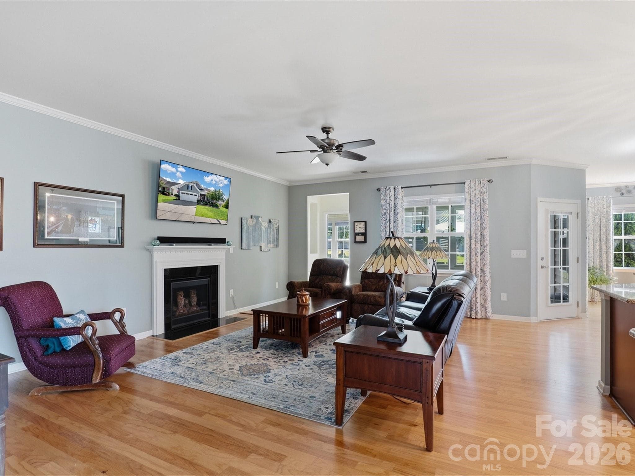 Single Family Residence at 247 Fordham Court, Lancaster, photo 9 of 44