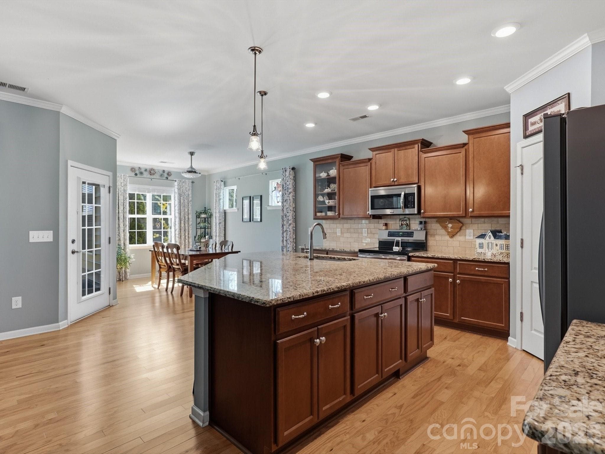 Single Family Residence at 247 Fordham Court, Lancaster, photo 14 of 44