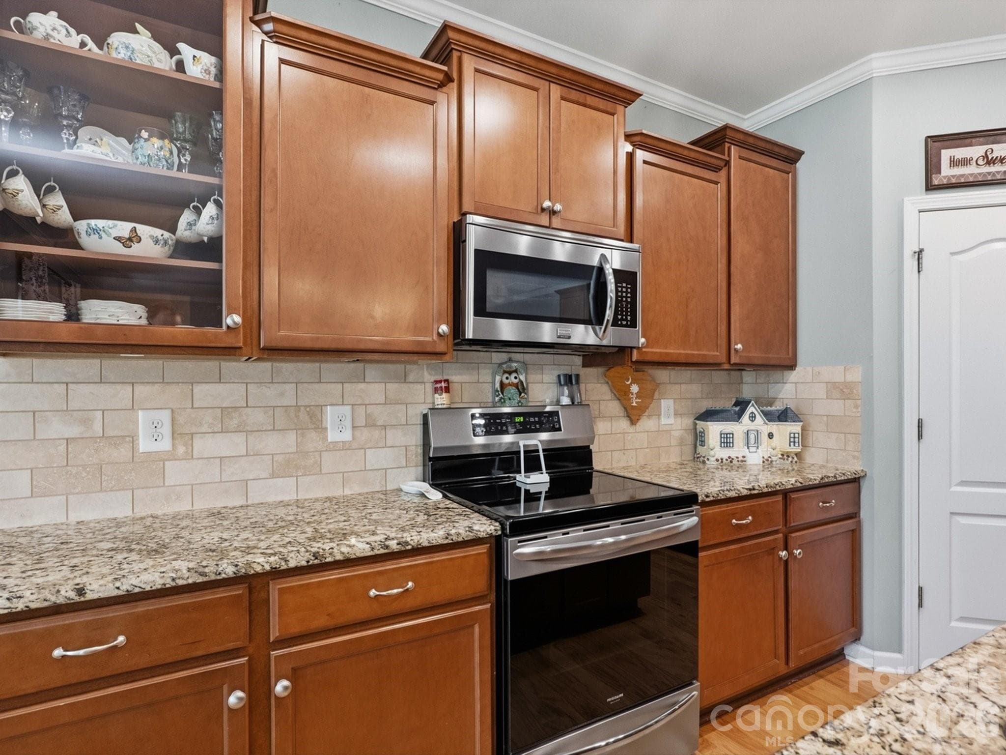 Single Family Residence at 247 Fordham Court, Lancaster, photo 16 of 44