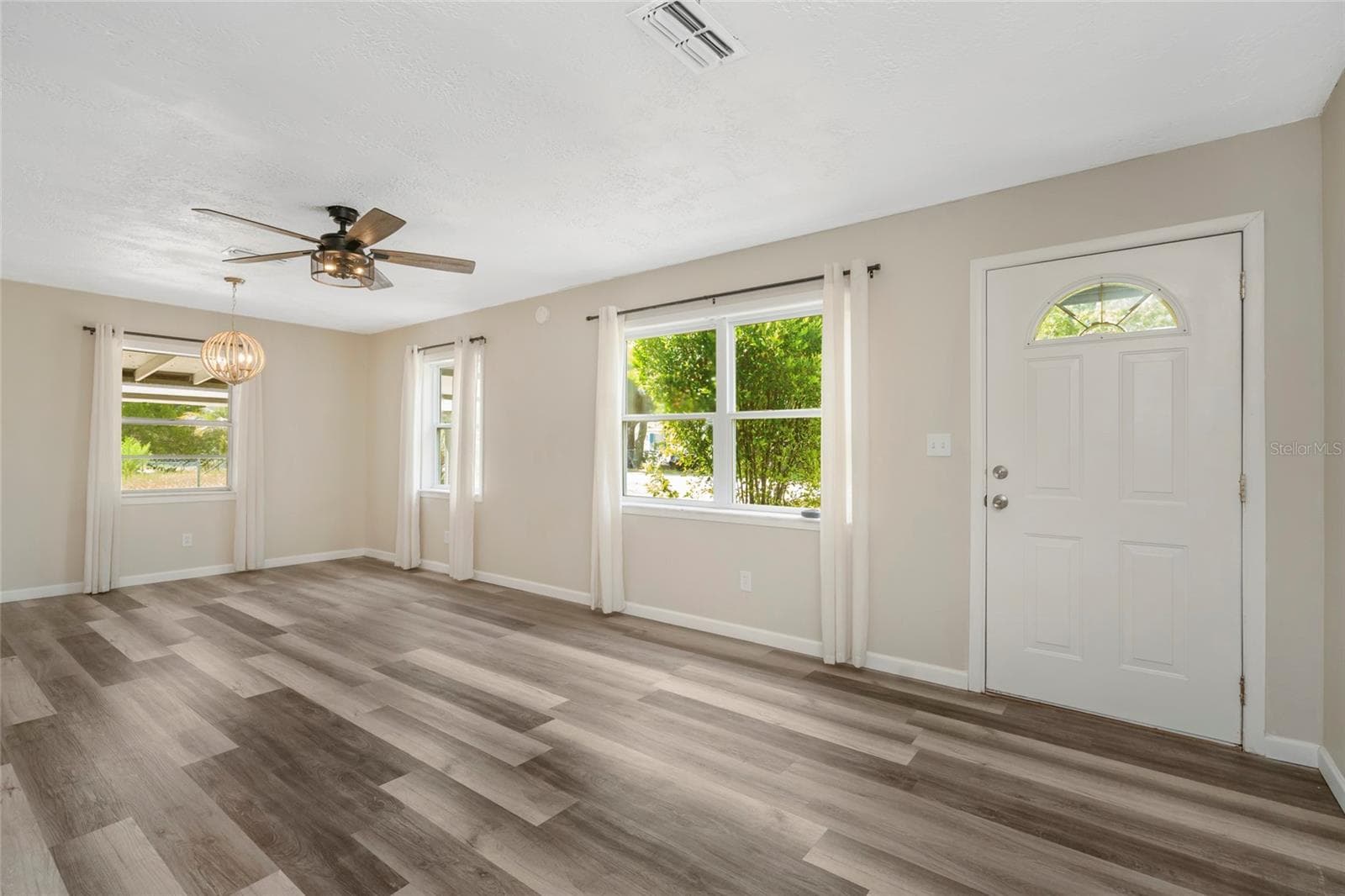 Living / Dining - 7246 SEALAWN DR, SPRING HILL