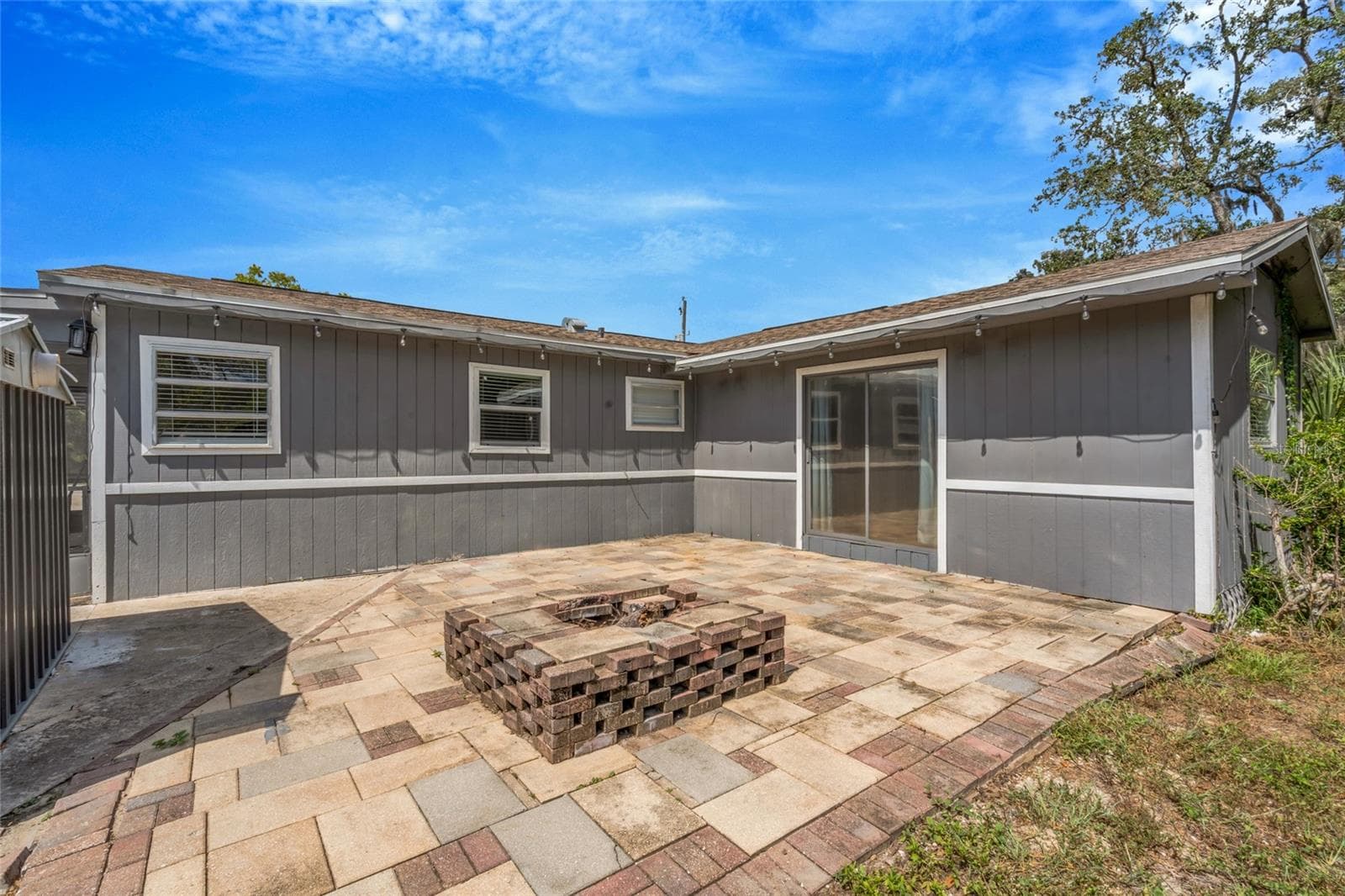 Outdoor Patio / Firepit - 7246 SEALAWN DR, SPRING HILL