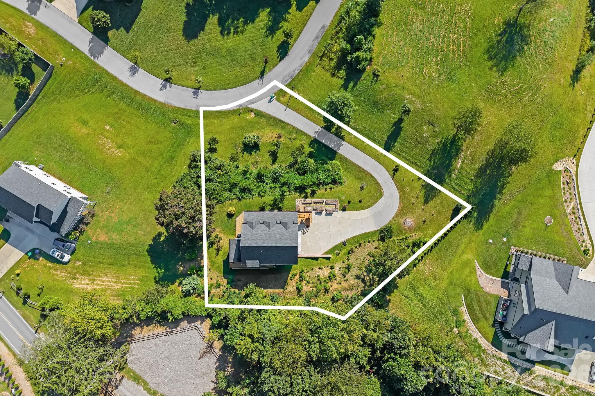 Approximate Lot lines. The outline is for illustrative purposes only. - 19 Magnolia Farms Drive, Asheville