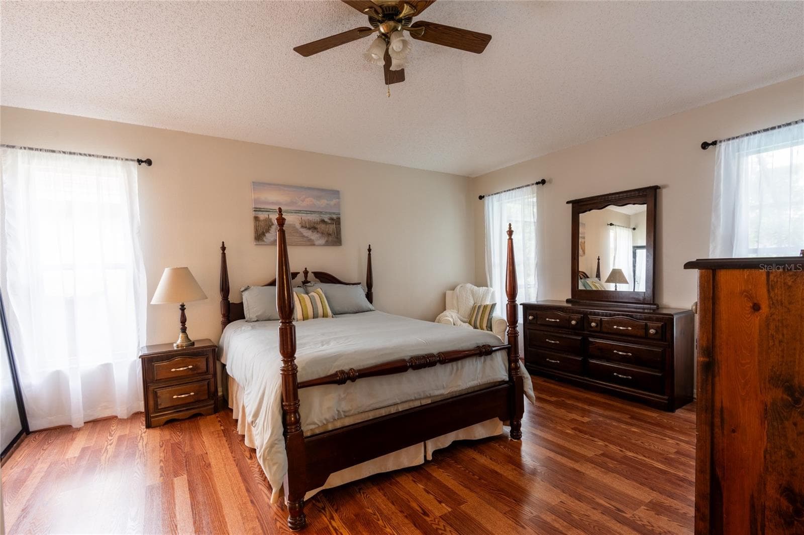 Large primary bedroom with lots of natrual light! - 10274 OASIS PALM DR, TAMPA