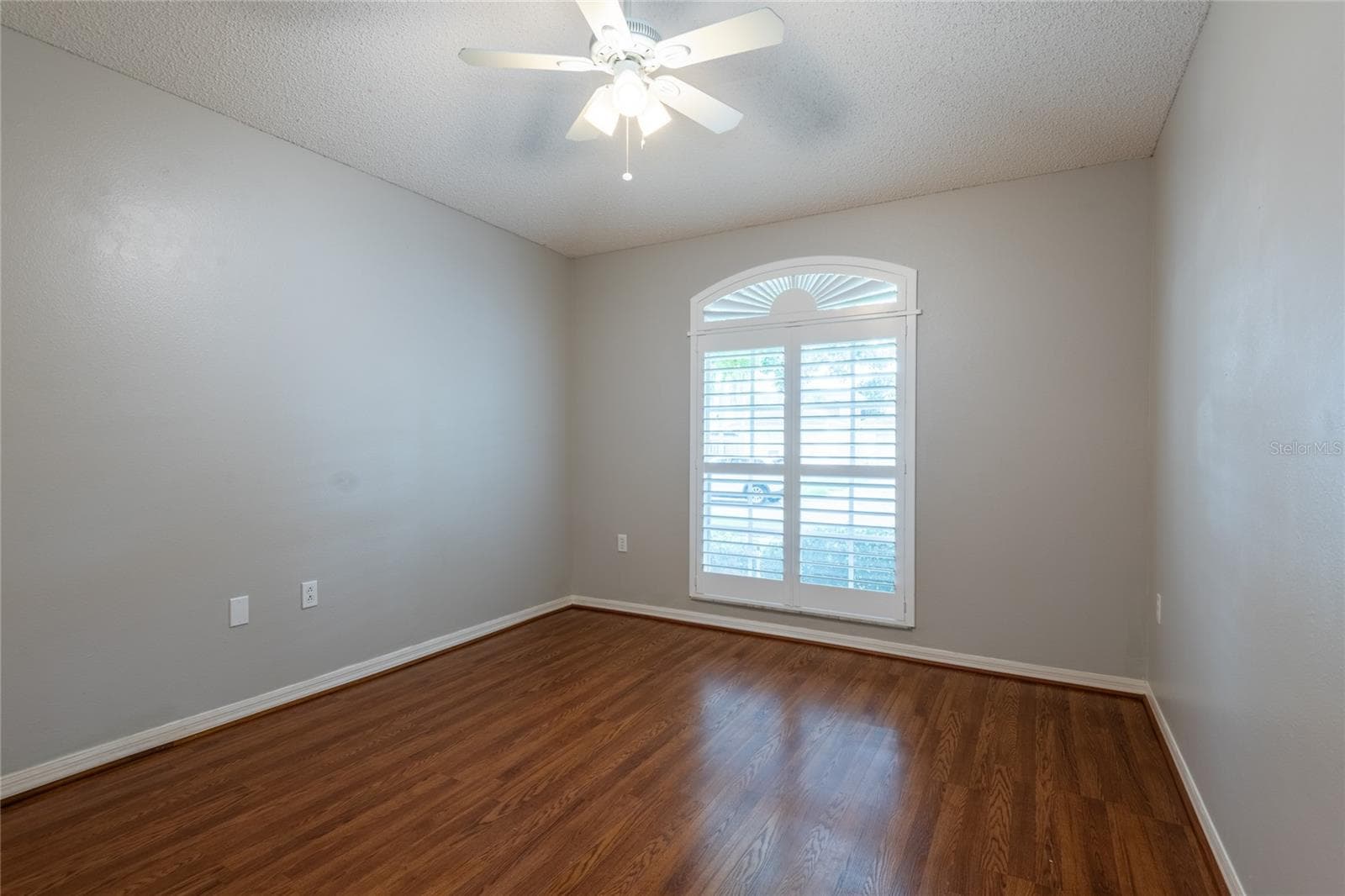 Front bedroom with plantation shutters. - 10274 OASIS PALM DR, TAMPA