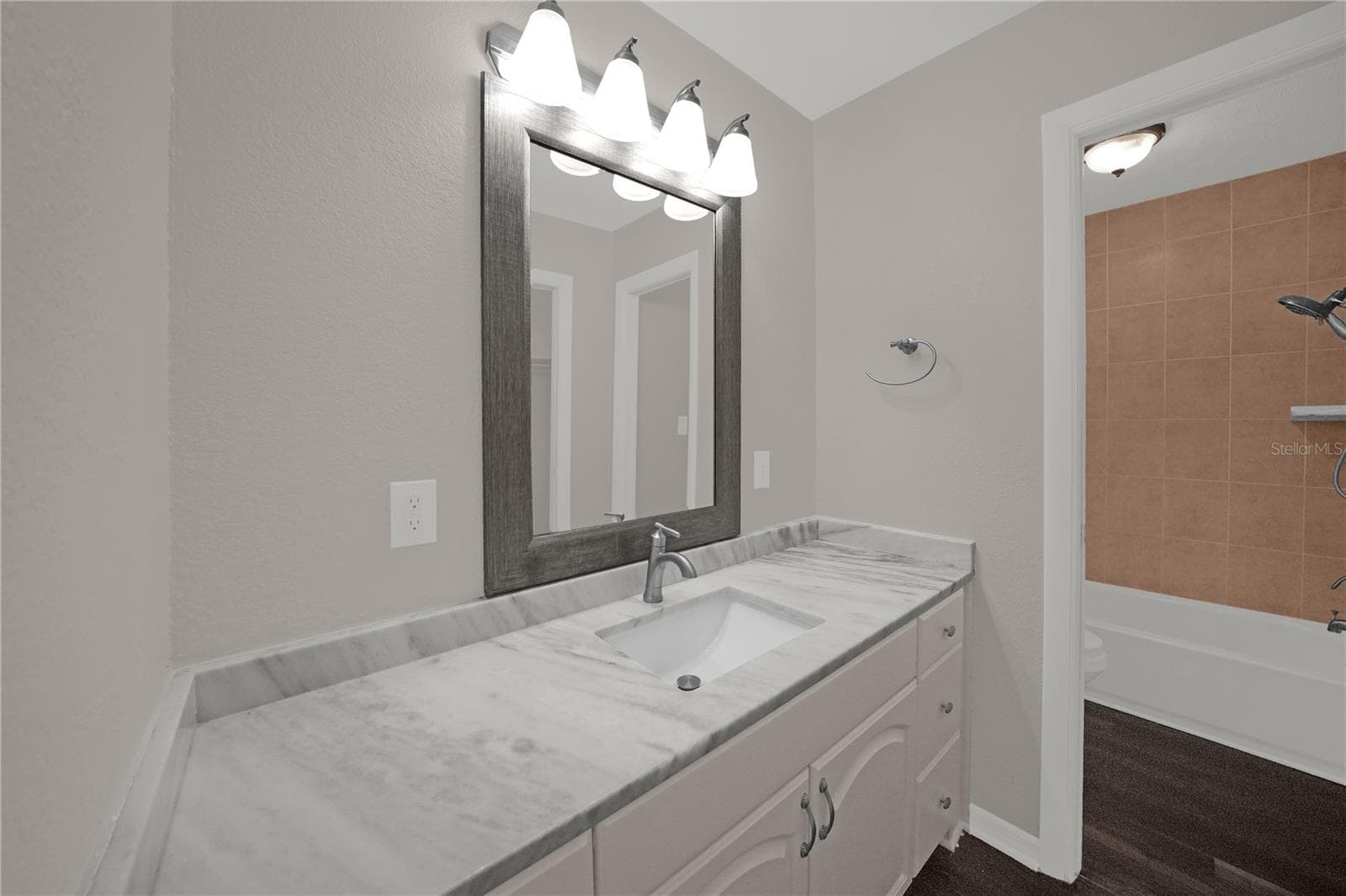 Primary Ensuite Bath - 116 WINDY CIR, BRANDON
