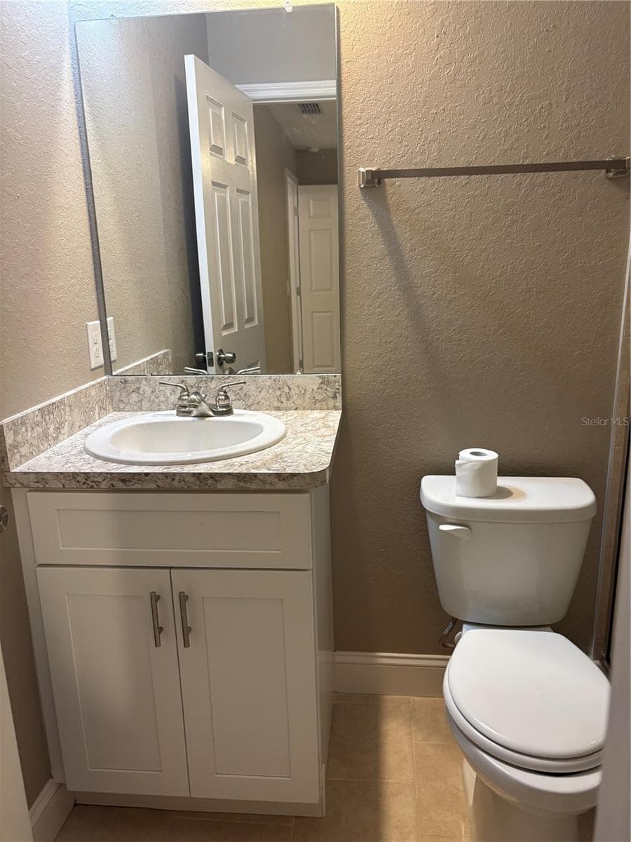 Duplex at 650 E GRAPEFRUIT AVE, LAKE ALFRED, photo 7 of 12