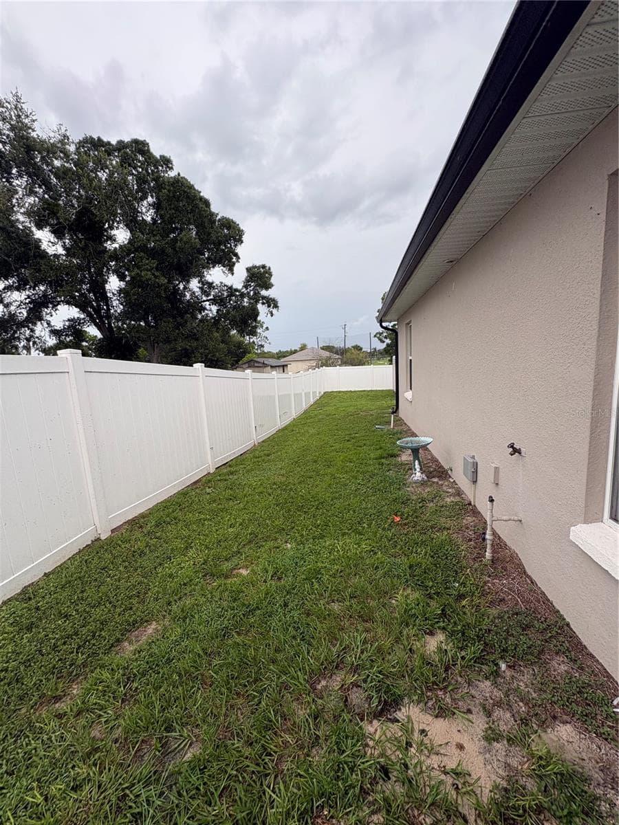 Duplex at 650 E GRAPEFRUIT AVE, LAKE ALFRED, photo 11 of 12