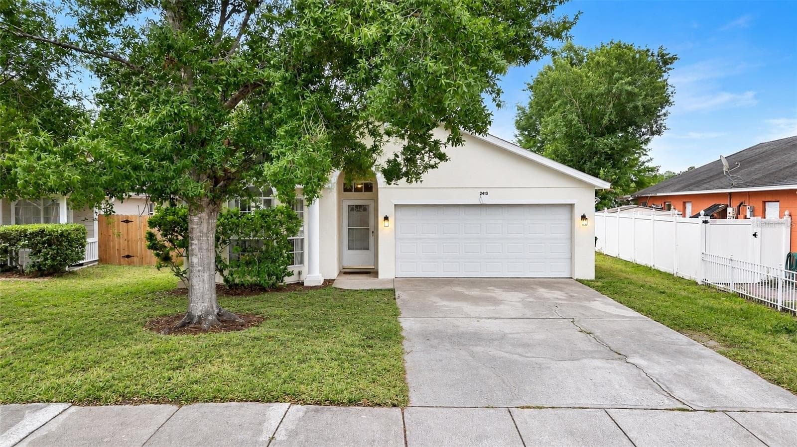 Single Family Residence at 2413 RADNOR AVE, ORLANDO, photo 4 of 48