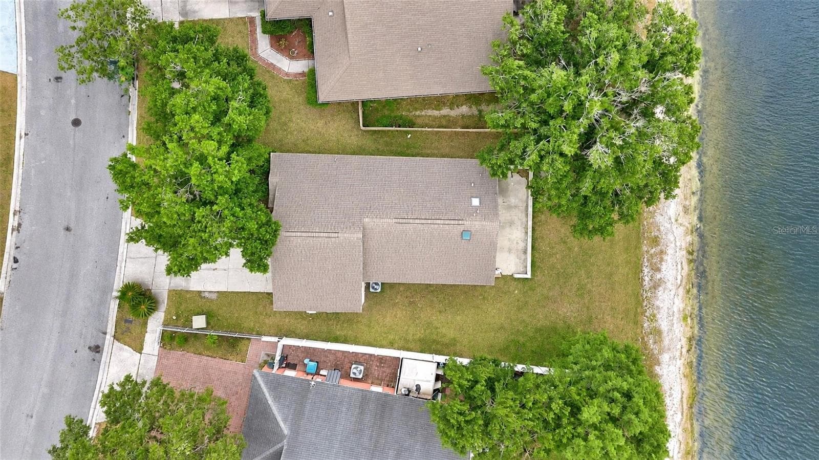 Single Family Residence at 2413 RADNOR AVE, ORLANDO, photo 6 of 48