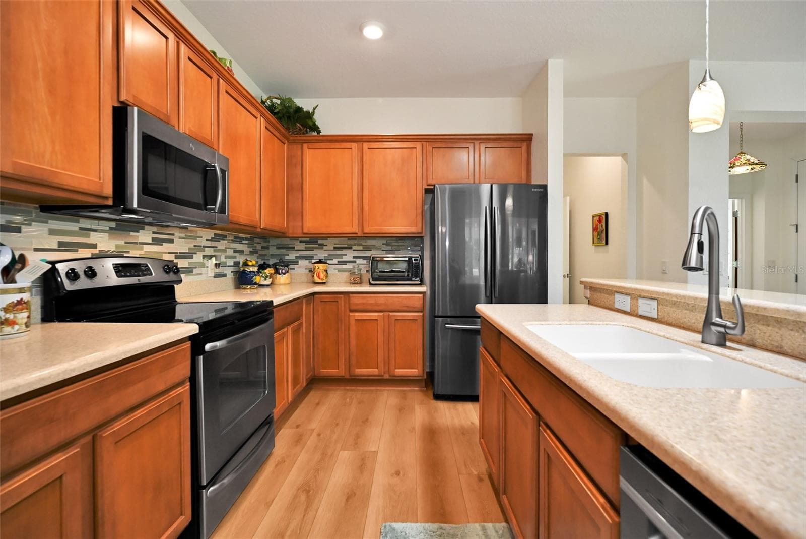 Kitchen with center island - 7139 SW 91ST CT, OCALA
