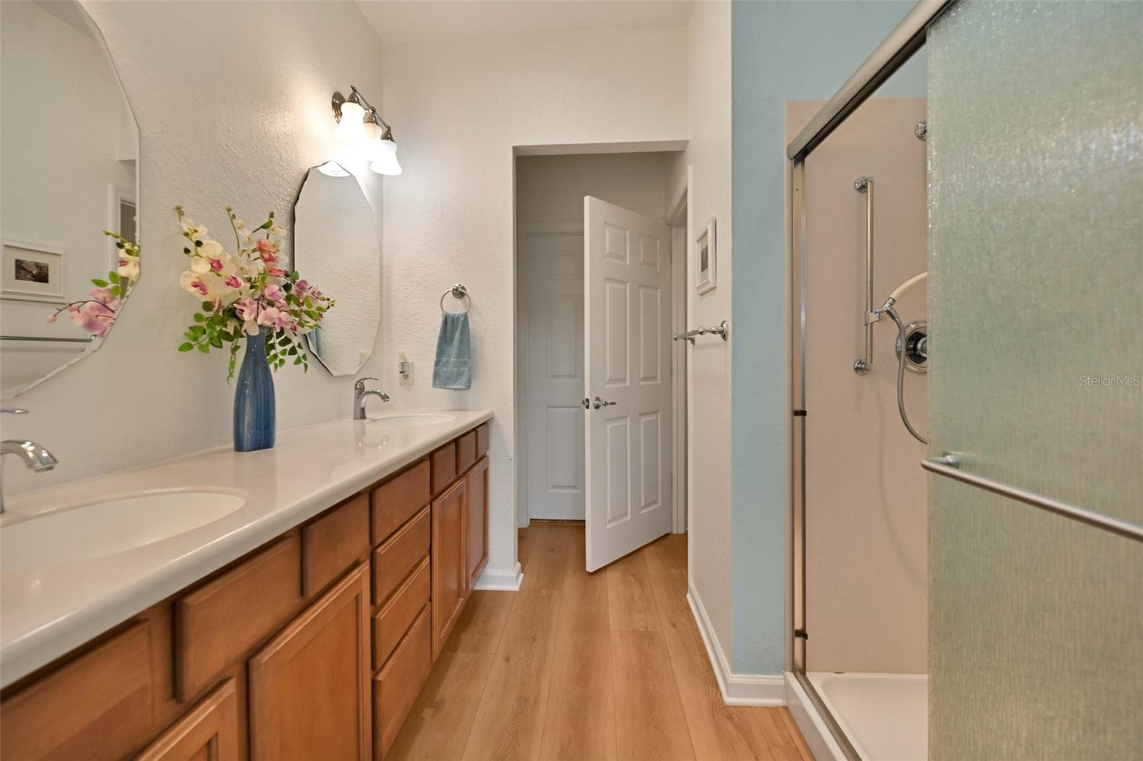 Primary ensuite bath with double vanity, walk-in shower, private commode, linen closet & walk-in closet - 7139 SW 91ST CT, OCALA