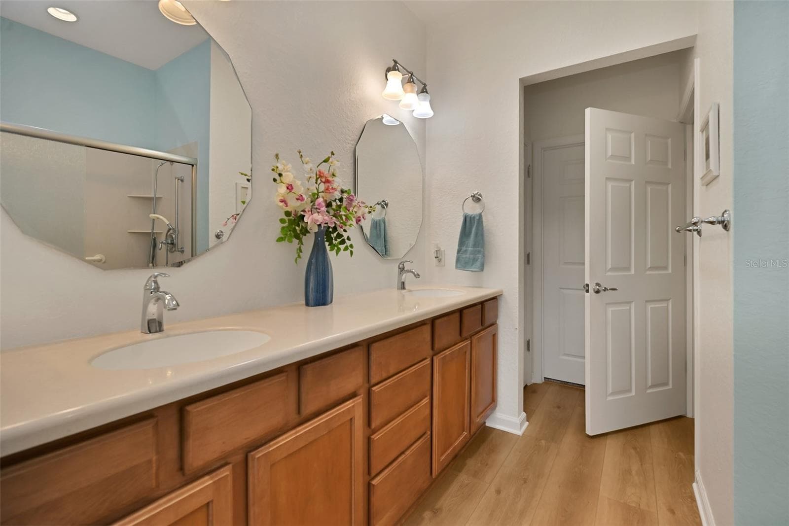 Primary ensuite bath with double vanity, walk-in shower, private commode, linen closet & walk-in closet - 7139 SW 91ST CT, OCALA