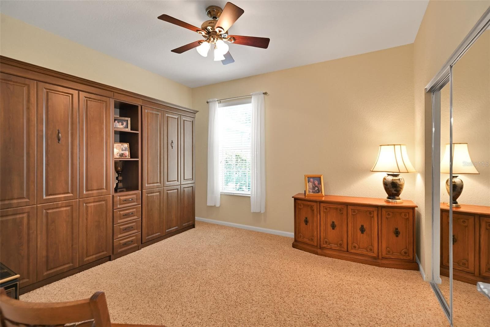 Guest bedroom with included twin Murphy beds, ceiling fan & mirrored closet doors - 7139 SW 91ST CT, OCALA