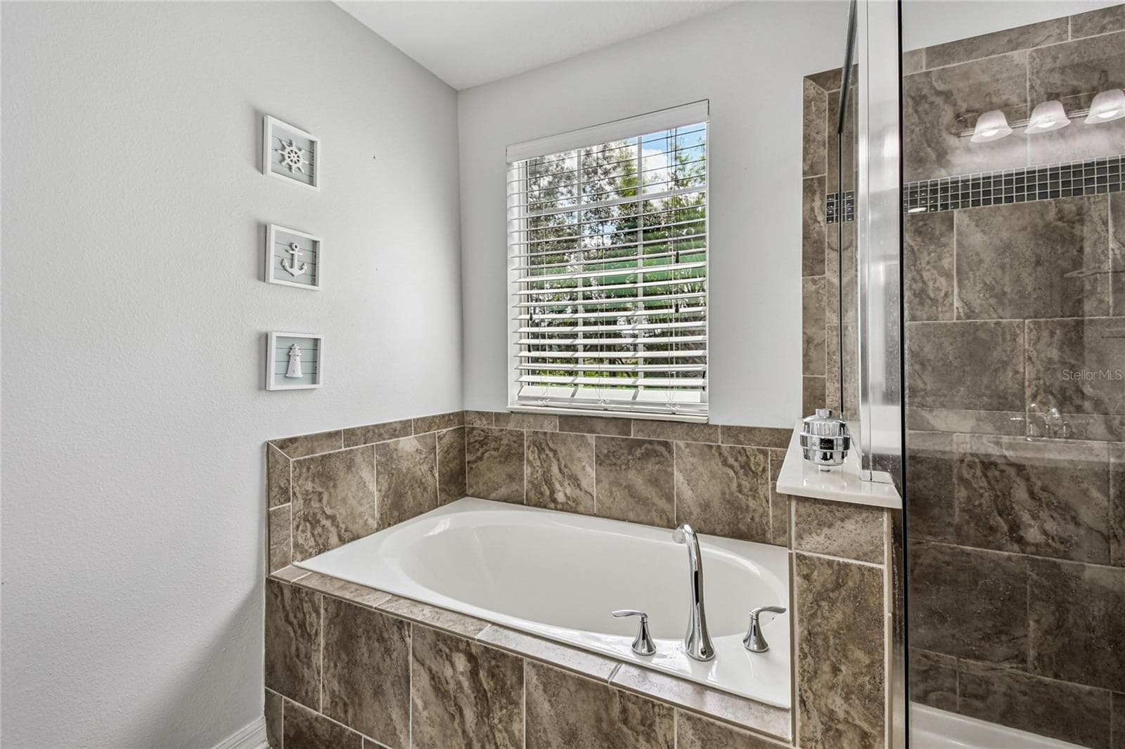 Primary Soaking Tub - 2641 RIVER LANDING DR, SANFORD