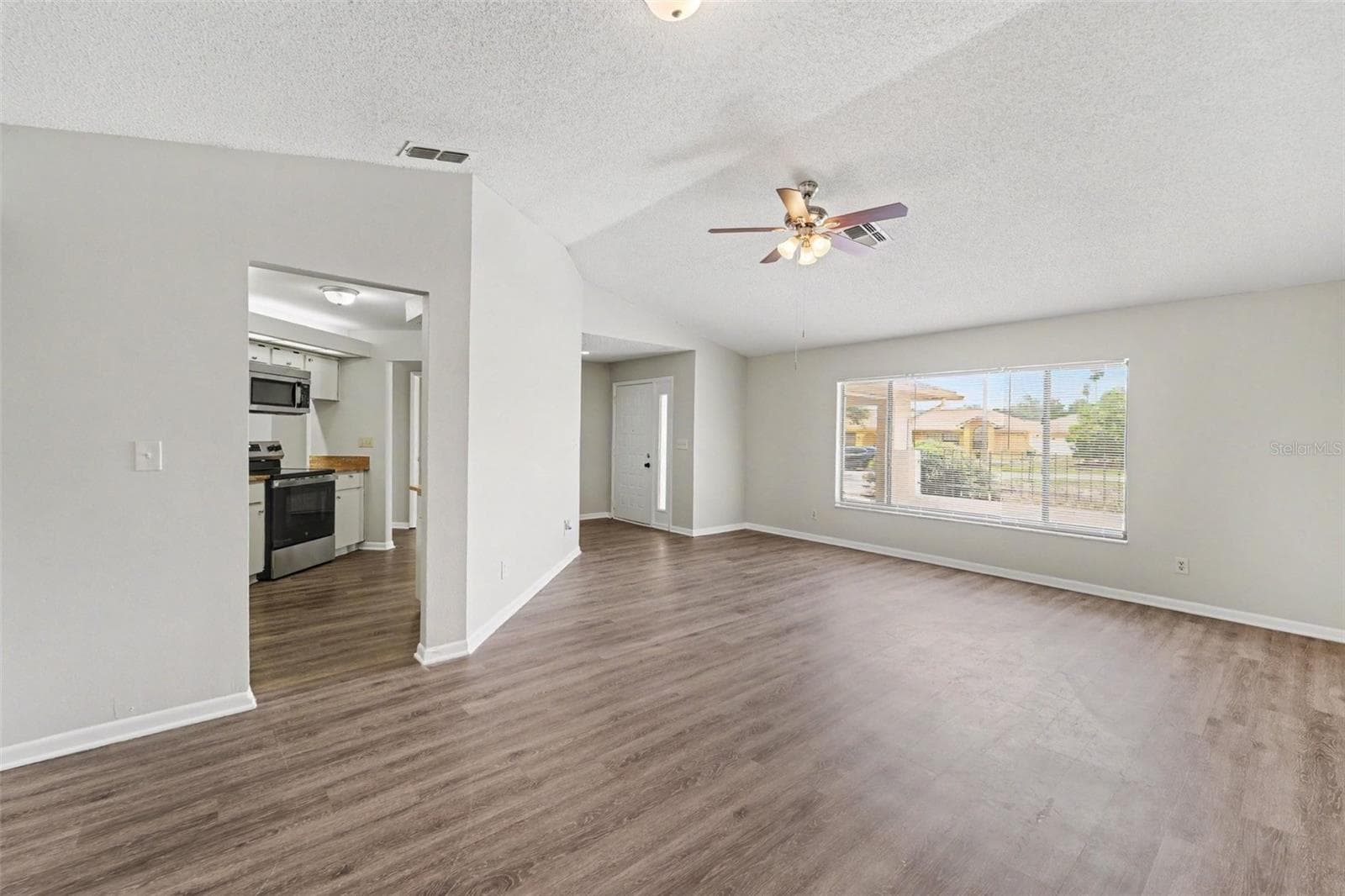 Single Family Residence at 4386 CRAIGDARRAGH AVE, SPRING HILL, photo 5 of 20