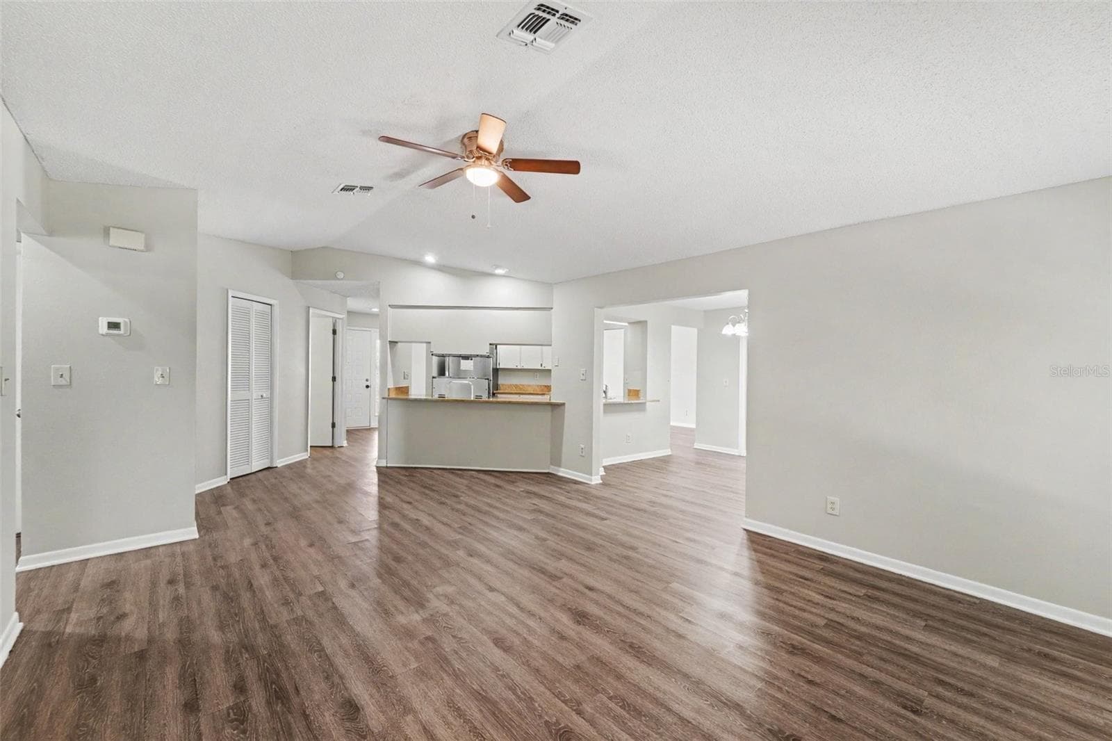 Single Family Residence at 4386 CRAIGDARRAGH AVE, SPRING HILL, photo 6 of 20