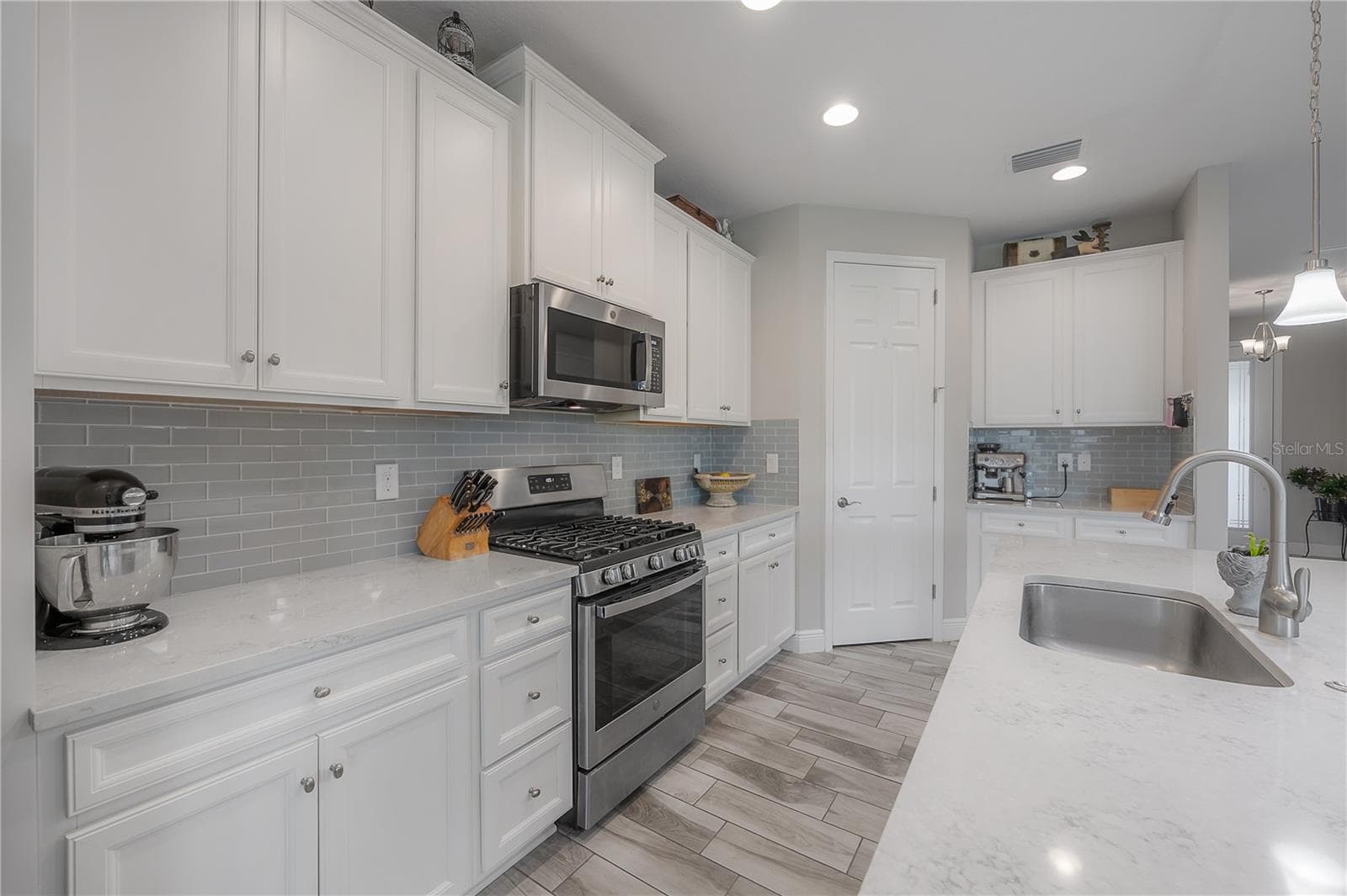 Single Family Residence at 14627 RED CASTLE AVE, LITHIA, photo 29 of 62