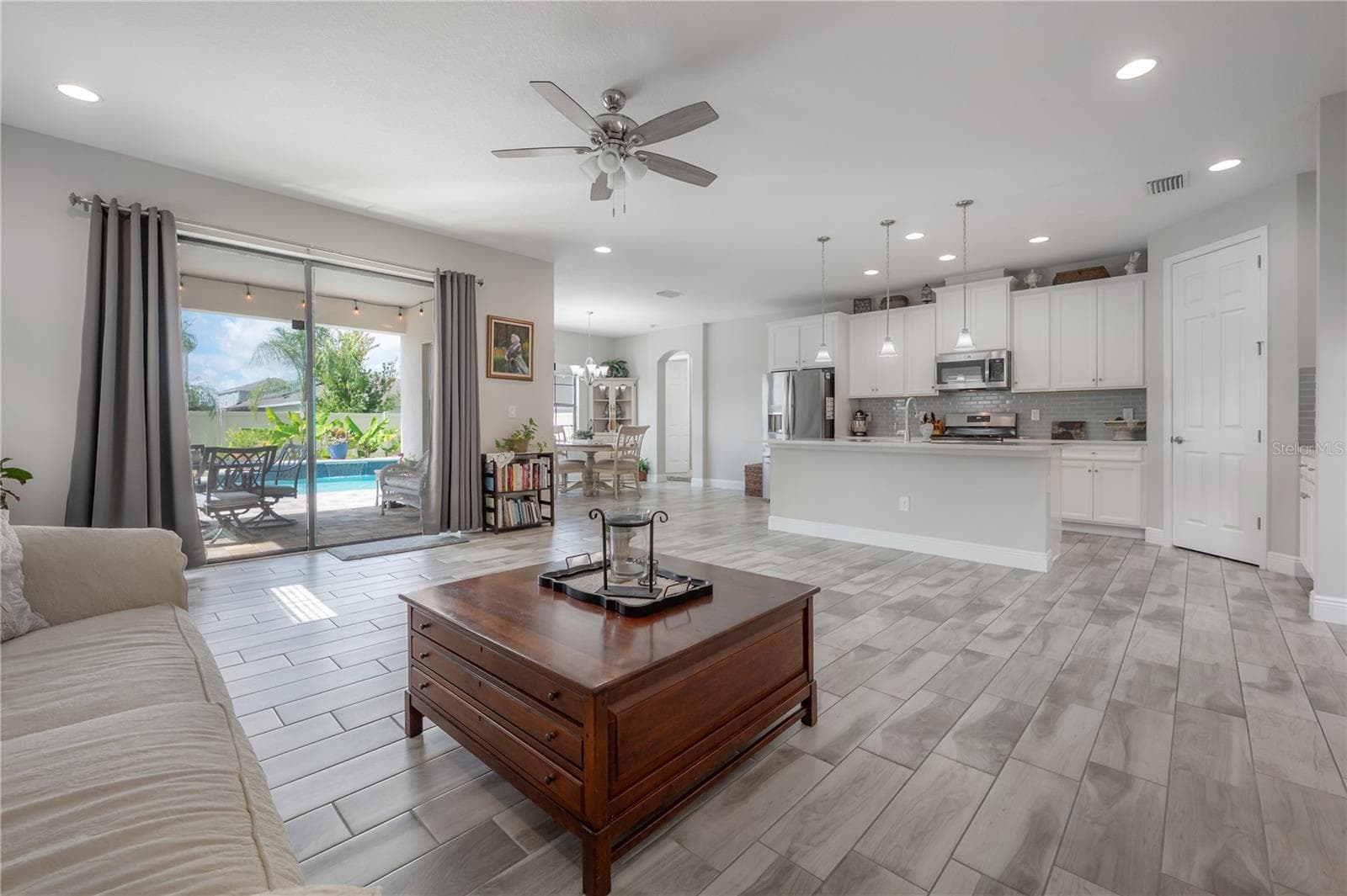 Single Family Residence at 14627 RED CASTLE AVE, LITHIA, photo 32 of 62