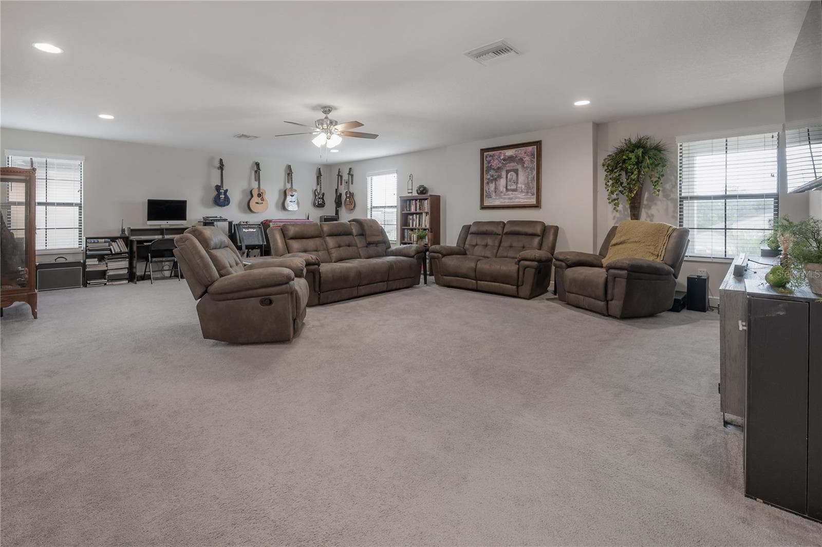 Single Family Residence at 14627 RED CASTLE AVE, LITHIA, photo 41 of 62