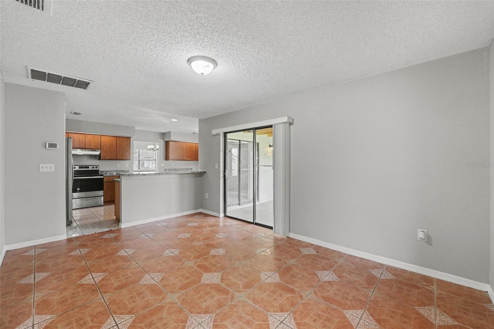 Single Family Residence at 32 YORK CT, KISSIMMEE, photo 2 of 18