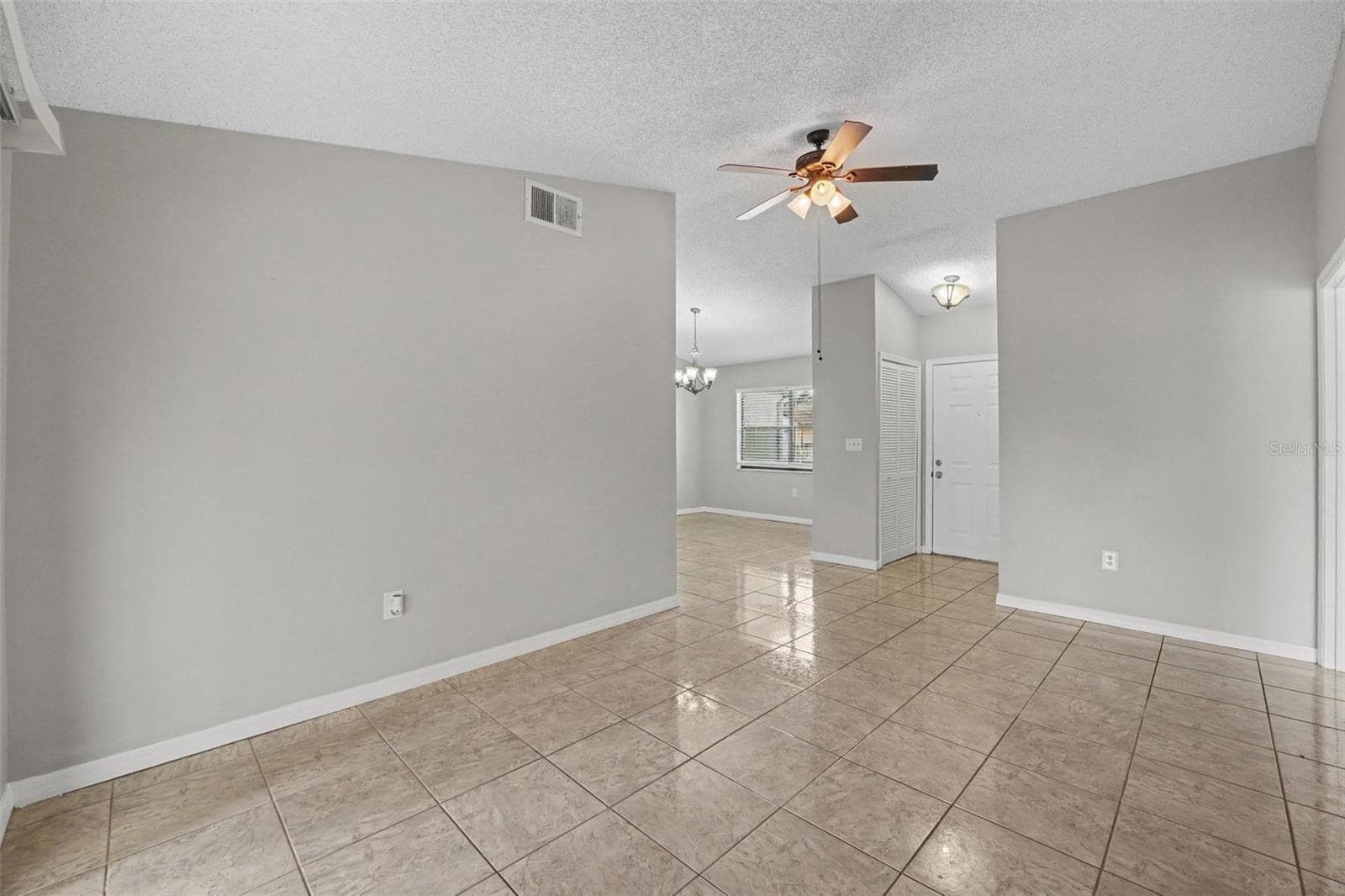 Single Family Residence at 32 YORK CT, KISSIMMEE, photo 5 of 18