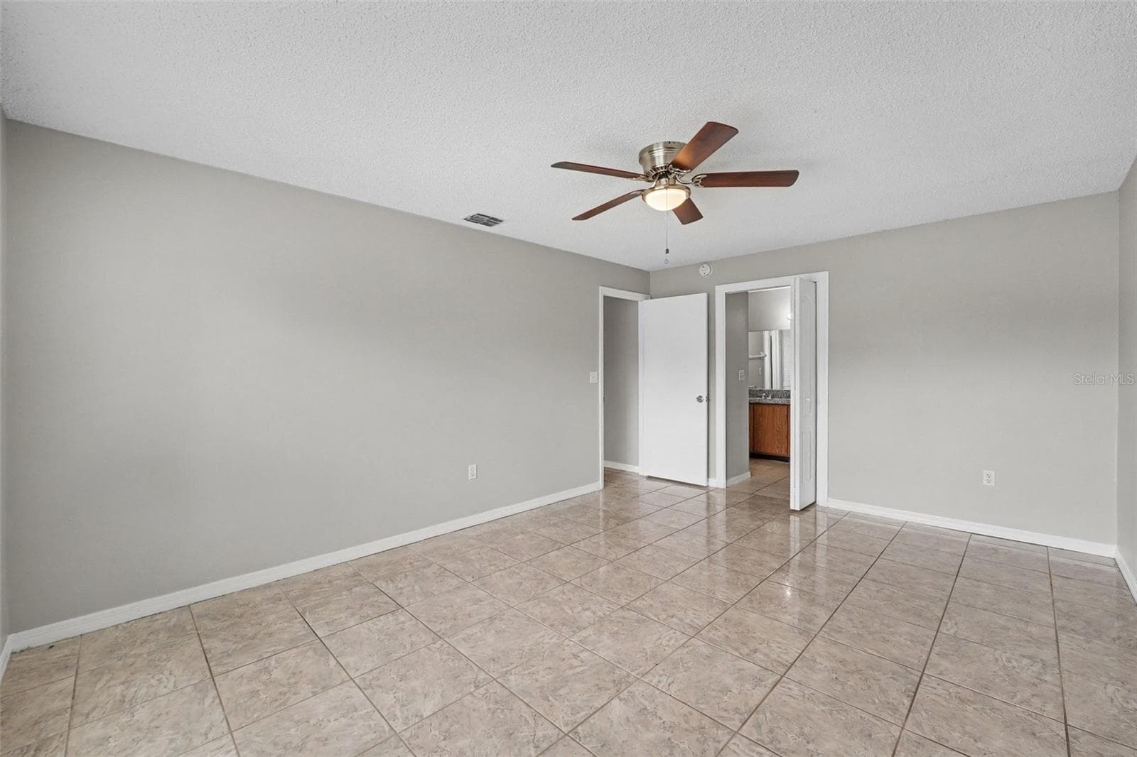 Single Family Residence at 32 YORK CT, KISSIMMEE, photo 10 of 18