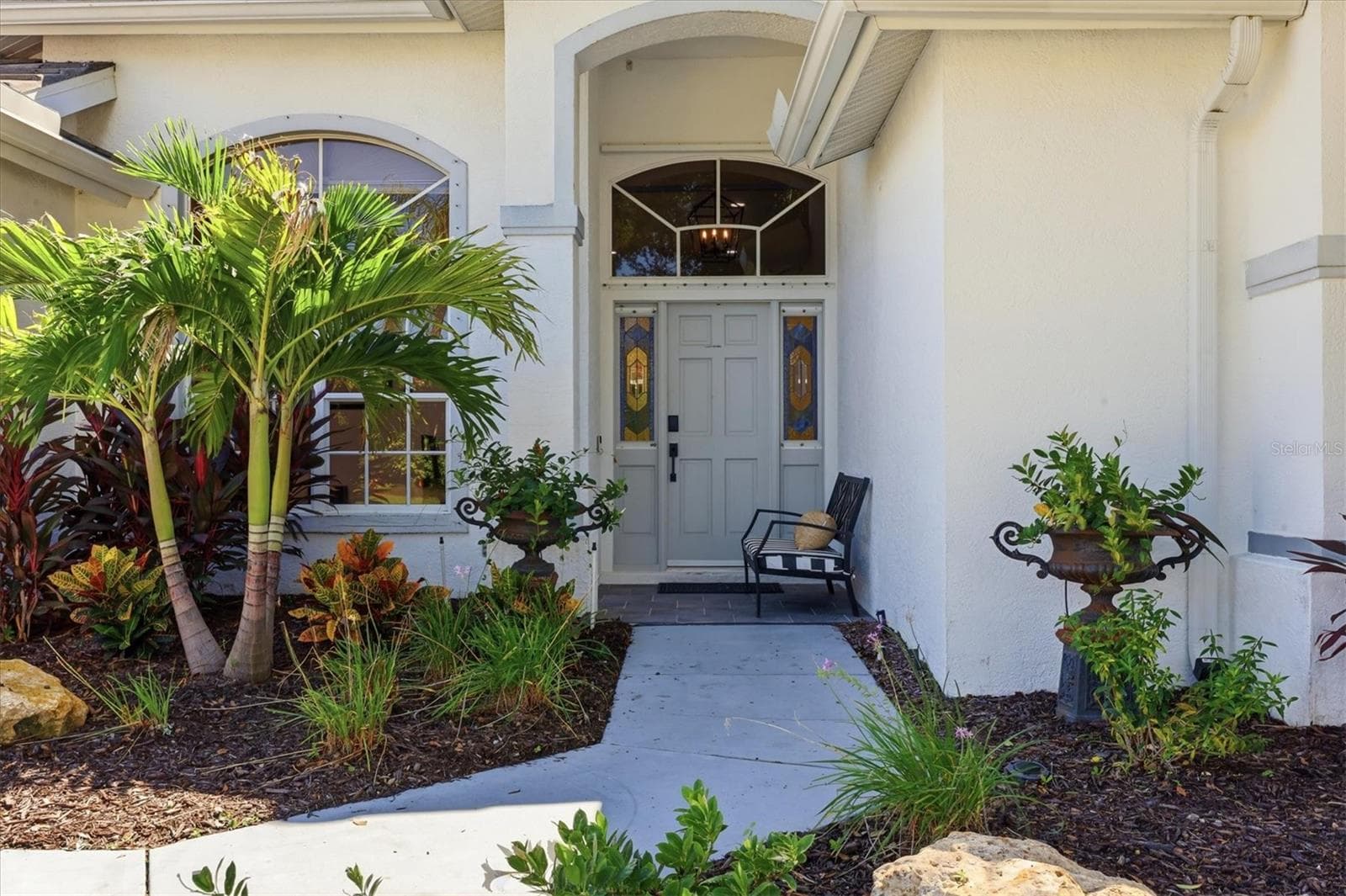 Front porch entry - 8857 HAVENRIDGE DR, SARASOTA